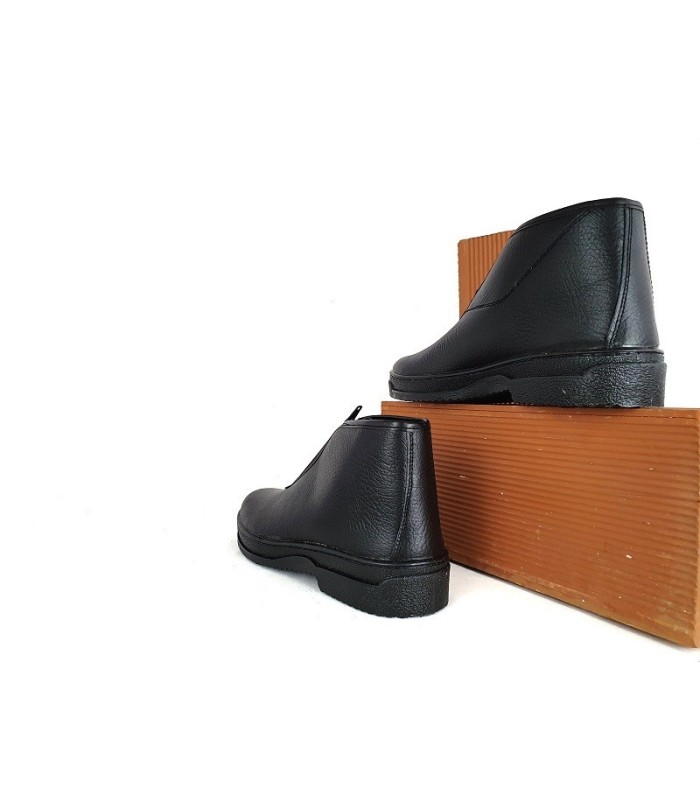 Bota de trabajo de hombre de piel negra con cierre de cremallera frontal y forro de pelo fabricada por Cruan.