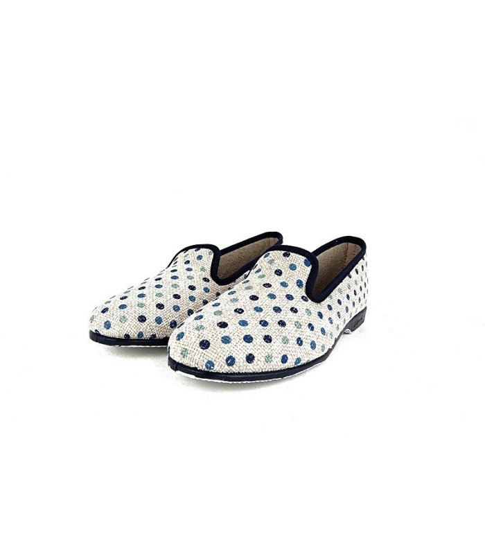 Vista lateral de la zapatillas casa lunares verano de Pelusin con piso de goma flexible, vista de medio perfil