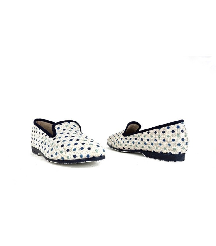 zapatillas de casa para mujer de verano en textil de lunares azules fabricada por Pelusin cerrada, vista de los dos perfiles.