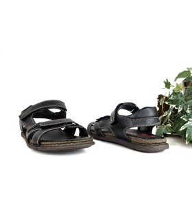 sandalia de hombre en piel de color negra con cierre de velcro fabricado por Zen