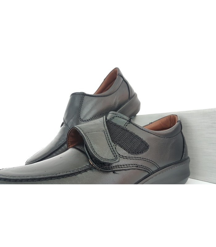 Zapato profesional de mujer de trabajo negro con cierre de velcro de Luisetti