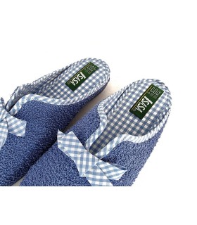 zapatilla de casa para verano de mujer en tela de rizo o toalla en color azul claro fabricada por Isasa