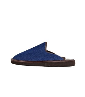 zapatilla descalza por detras de hombre con piso microporoso fabricado por Pelusin en color azul