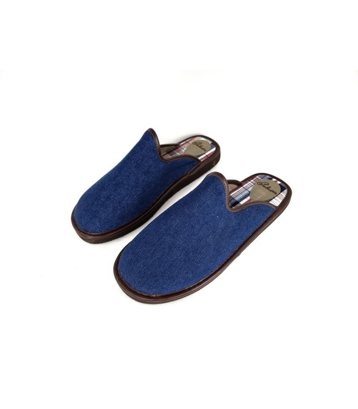 zapatilla descalza por detras de hombre con piso microporoso fabricado por Pelusin en color azul