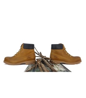 Botas amarillas de hombre tipo panama o timberland de caña baja amarilla de piel engrasada