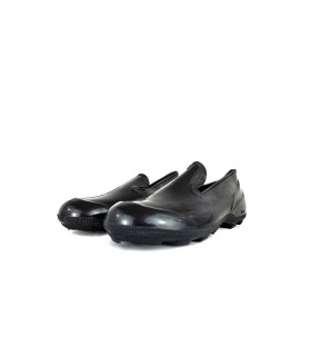 Chanclo o zapato de pvc de color negro de mujer fabricado por Mavinsa