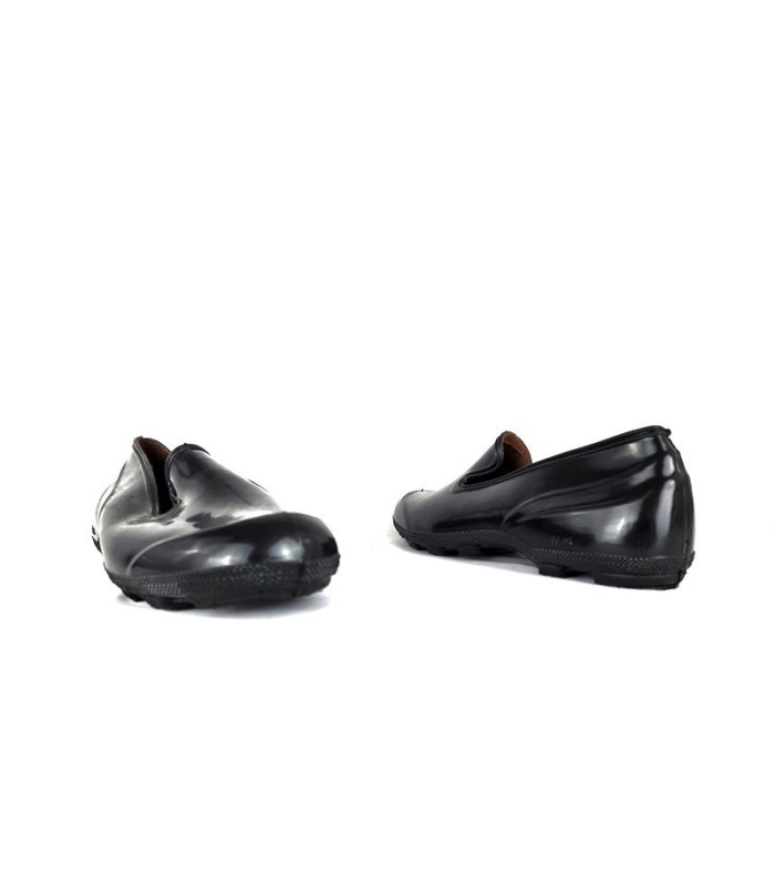 Chanclo o zapato de pvc de color negro de mujer fabricado por Mavinsa