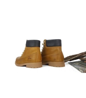 Bota amarilla de hombre tipo panama o timberland de caña baja amarilla de piel engrasada