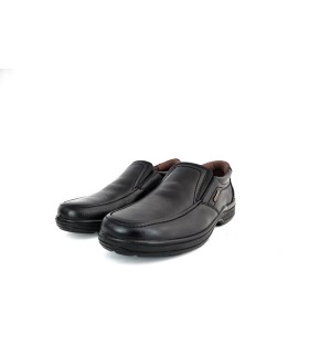 Zapatos de piel de color negro tipo mocasin de horma ancha y ligero para hombre fabricado por Luisetti modelo Tudson