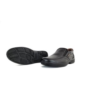 Zapato de piel de color negro tipo mocasin de horma ancha y ligero para hombre fabricado por Luisetti modelo Tudson