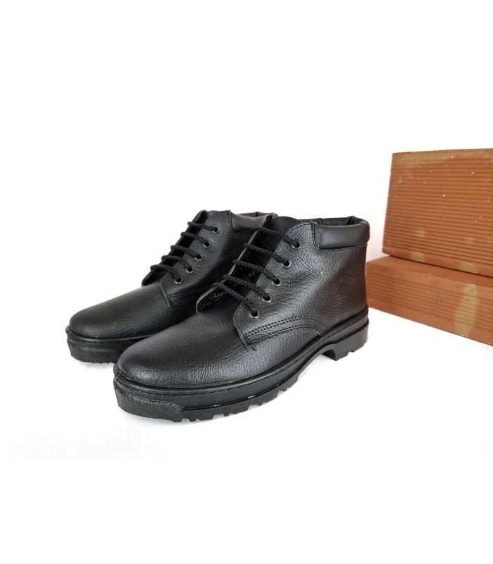 Bota de piel negra con cordones para hombre fabricada por Mafer