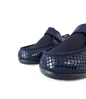 Detalle de la pala elástica de licra en zapatilla Doctor Cutillas en zapatilla azul