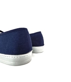 Alpargatsa de verano de color azul de hombre fabricada por Chapines, vista del talón