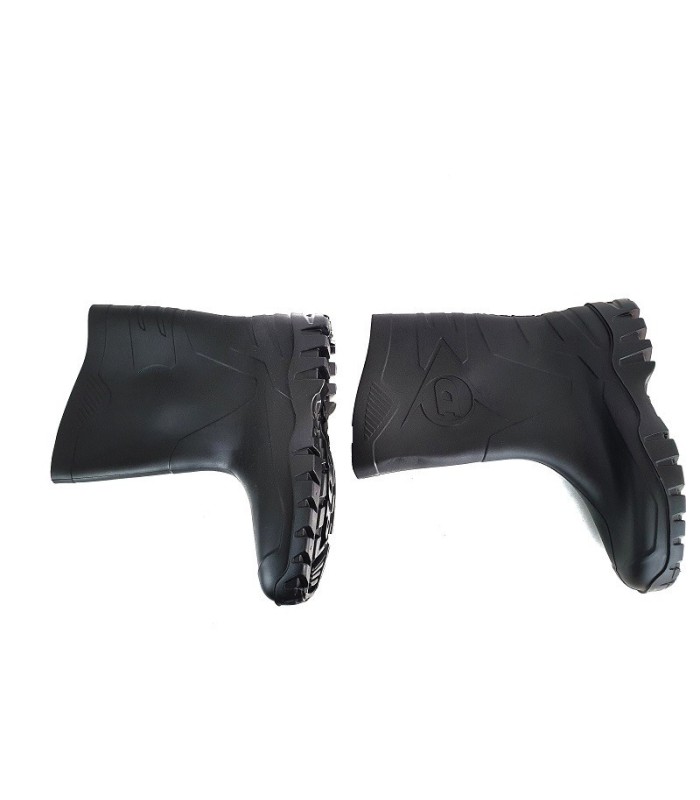 bota de agua, katiuska de media caña de color negro fabricada por Dunlop para hombre