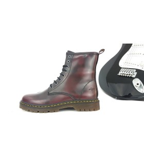 Bota militar de mujer tipo DR Martens en granate