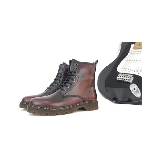 Bota militar de mujer tipo DR Martens en granate de piel