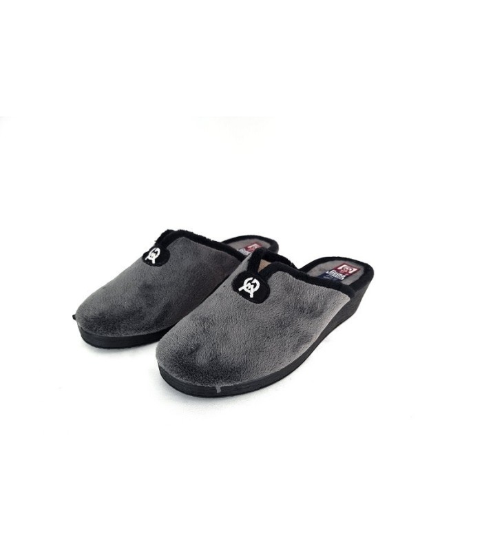zapatilla de casa para mujer de color gris de invierno descalza con cuña fabricada por Gema García