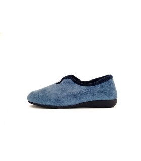 zapatilla de casa cerrada azul con plantilla extraible fabricada por Gema Garcia para mujer