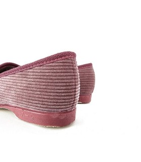 vista del talon de las zapatillas rosas de pana para mujer de Pelusin