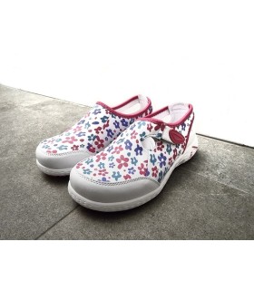 Imagen de medio perfil: Detalle lateral del zapato Lilian mujer con diseño floral