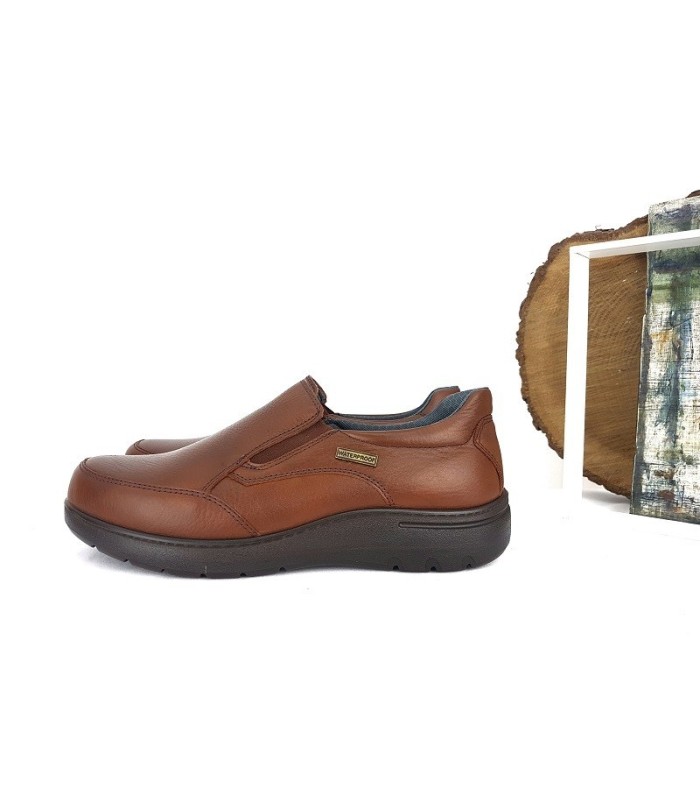 Zapato de hombre marrón modelo Street  fabricado por Luisetti en piel con membrana para la lluvia waterproof