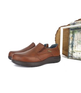 Zapatos de hombre marron modelo Tucson fabricado por Luisetti con membrana para la lluvia