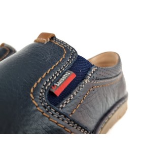 zapato mocasin de piel de color azul con elasticos  laterales fabricado por Luisetti