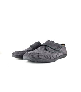 zapatilla casa suave gris velcro Cabrera Biomedic, vista de medio perfil