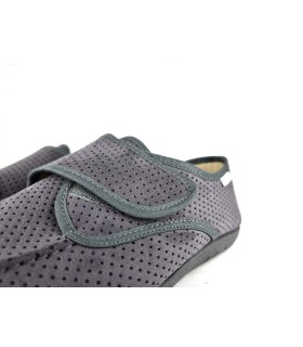 detalle del cierre con velcro zapatilla casa hombre carrado