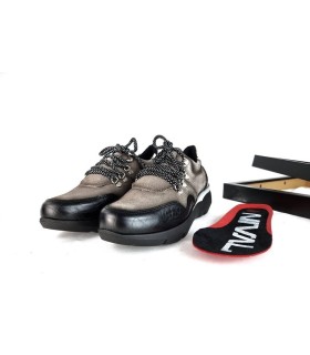 Zapatos mujer Dora de cordones potro de Nival, vista con la plantilla extraida