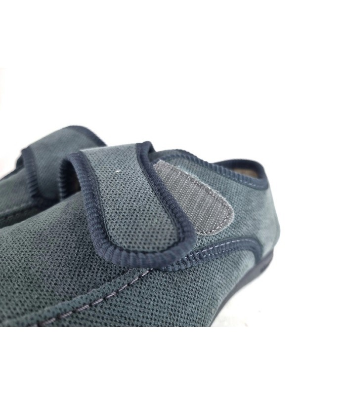 Foto del detalle del velcro:
Cierre de velcro ajustable en zapatilla casa hombre Doctor Cutillas