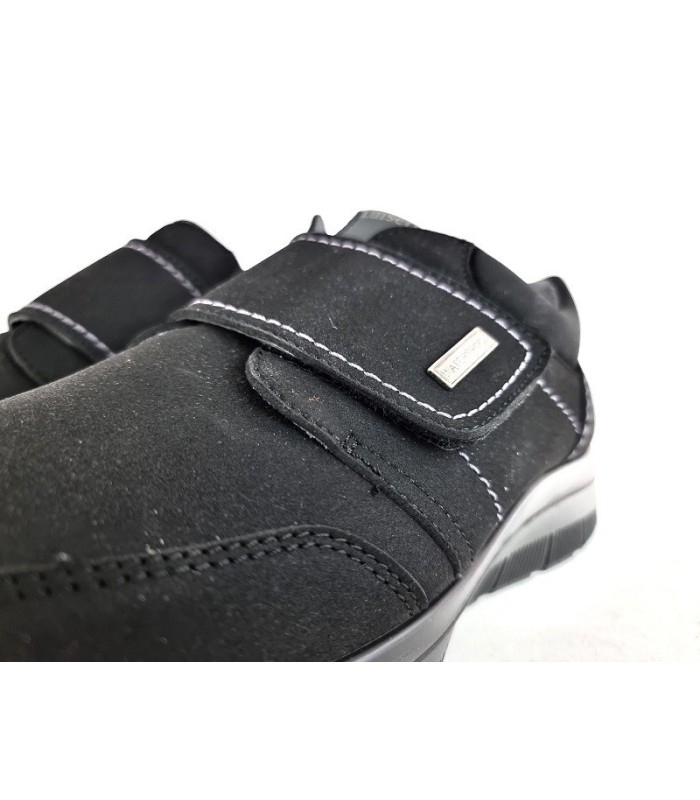 Deportivos hombre resitente a la lluvia con velcro de Luisetti, detalle del textil negro