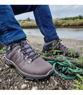 Bota senderismo piel engrasada marrón de Grisport de hombre con membrana Gritex puestas
