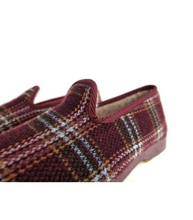 Zapatilla de casa de hombre clásica de cuadros granate, zapatilla de casa para el abuelo de Pelusin fabricada en España