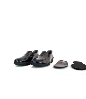 Mocasin horma ancha charol negro cuña de Notton de mujer