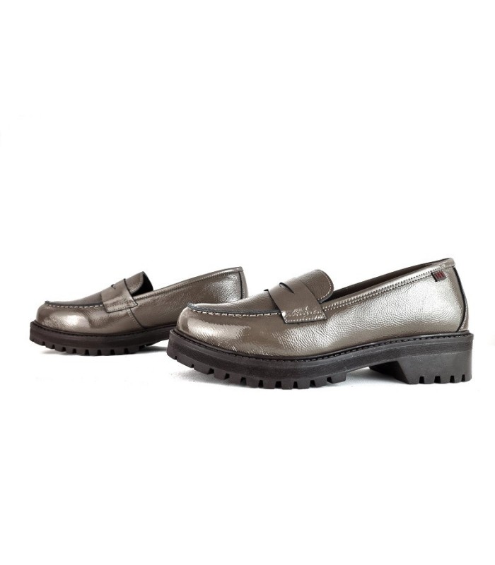 Mocasínes mujer piel charol topo de Pepe Menargues