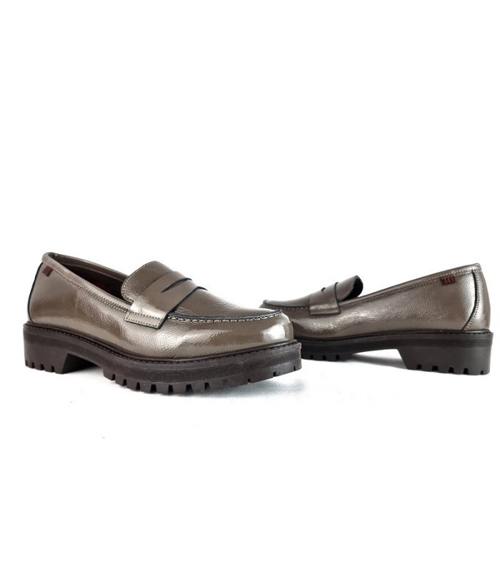 Mocasínes mujer piel charol topo de Pepe Menargues