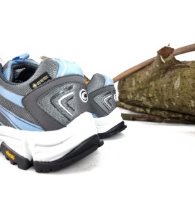 Parte trasera: Diseño ergonómico y seguro, perfecto para largas caminatas.