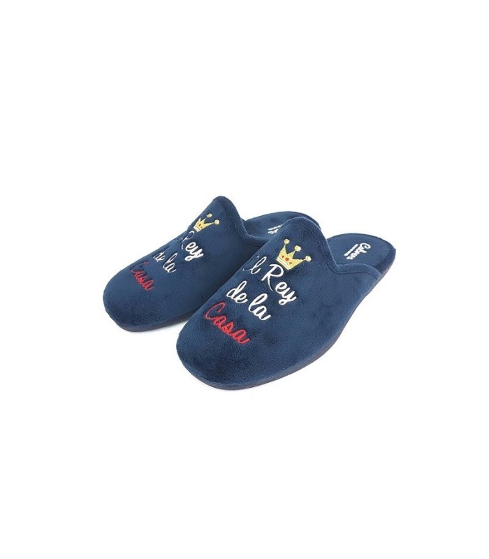 zapatillas de casa descalza en azul o gris  de hombre con mensaje el rey de la casa fabricado en España por vulcanizados Cabrera