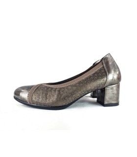 Zapato salón tacón medio piel grabada y charol del Doctor Cutillas beige
