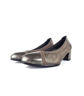 Zapato salón tacón medio piel grabada y charol del Doctor Cutillas beige