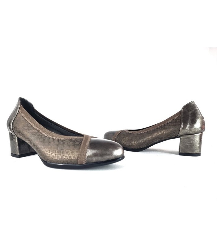 Zapato salón tacón medio piel grabada y charol del Doctor Cutillas beige