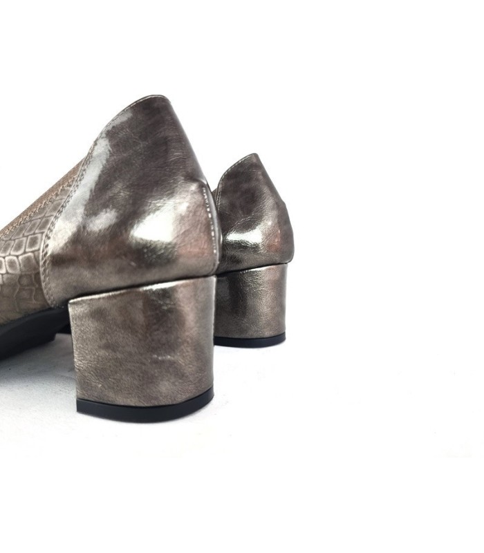 Zapato salón tacón medio piel grabada y charol del Doctor Cutillas beige
