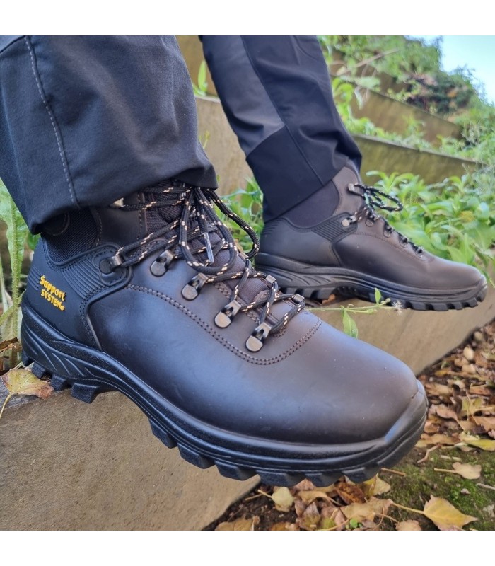 "Botas trekking marrón-negra Grisport, tecnología GRITEX, suela de poliuretano puestas