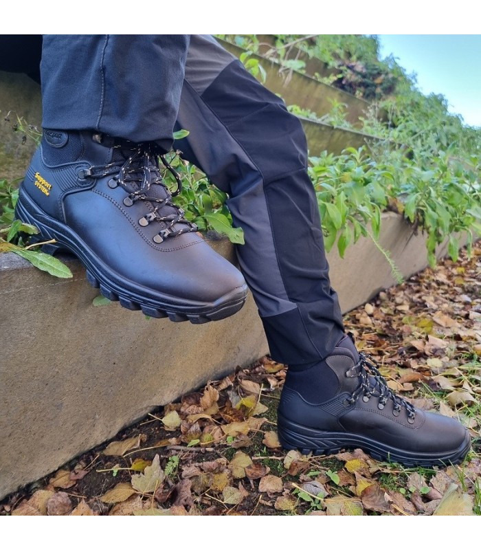 "Bota trekking marrón-negra Grisport, tecnología GRITEX, suela de poliuretano"