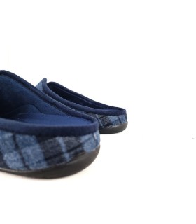 Zapatilla casa cuadros descalza azul de Plumaflex