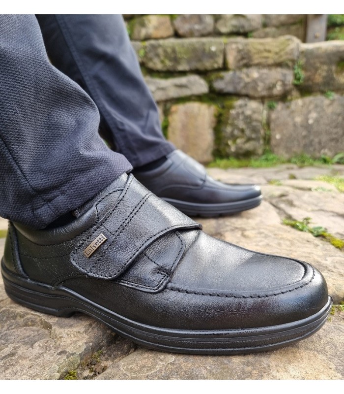 Zapato modelo Tucson velcro negro de Luisetti.