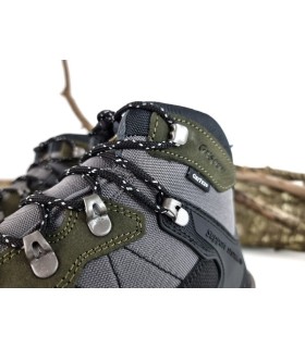 bota de senderismo para hombre de color verde con membrana para la lluvia Gritex ligera fabricada por Grisport en Italia