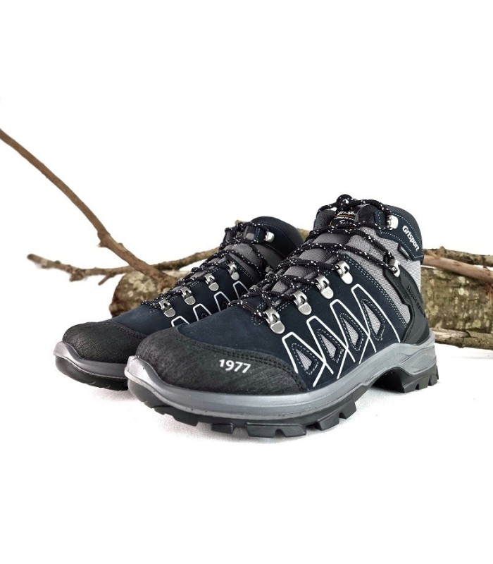 Foto de semiperfil:
"Explora con estilo y protección, gracias a las botas trekking Grisport antracita."