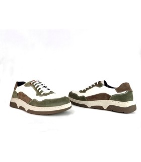 Vista trasera del zapato con piso flexible de goma.